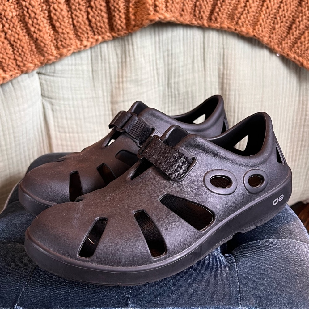 OOFOS OOcandoo Sandals